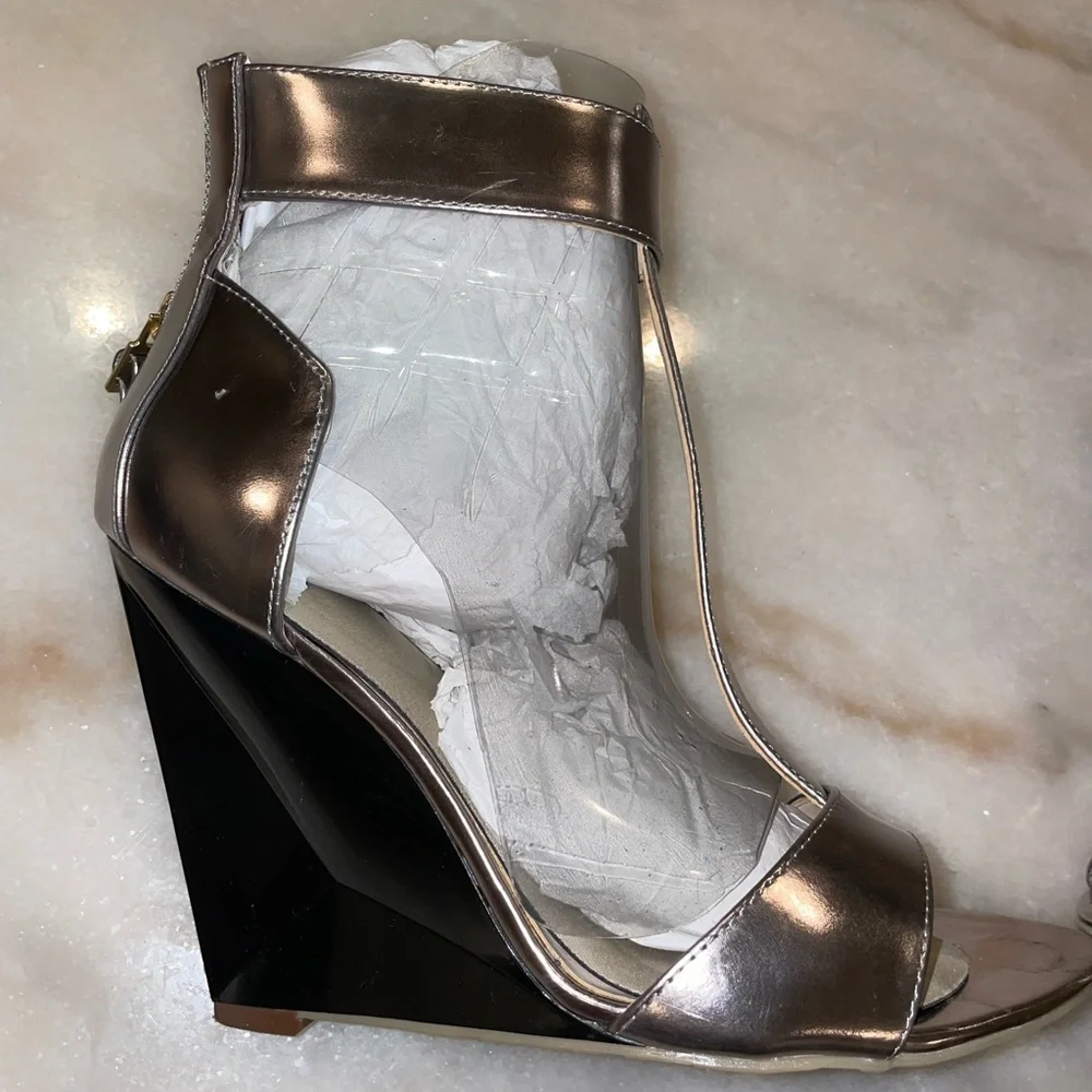 Boutique 9 Gold Heels - Picture 4 of 10